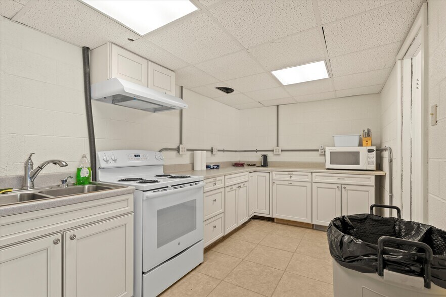 More Photos Of 1911 34th St, Lubbock Specialty For Sale