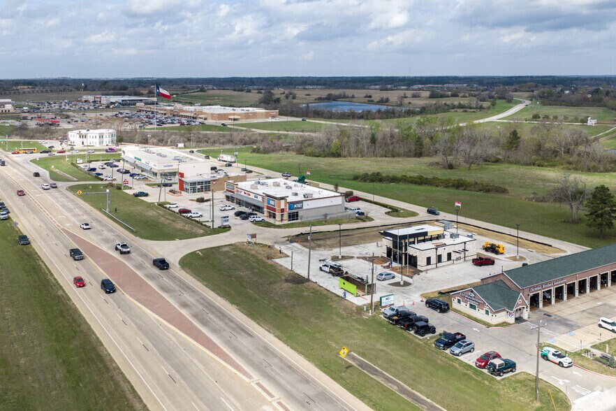 More Photos Of 19970 Eva St, Montgomery Freestanding For Lease