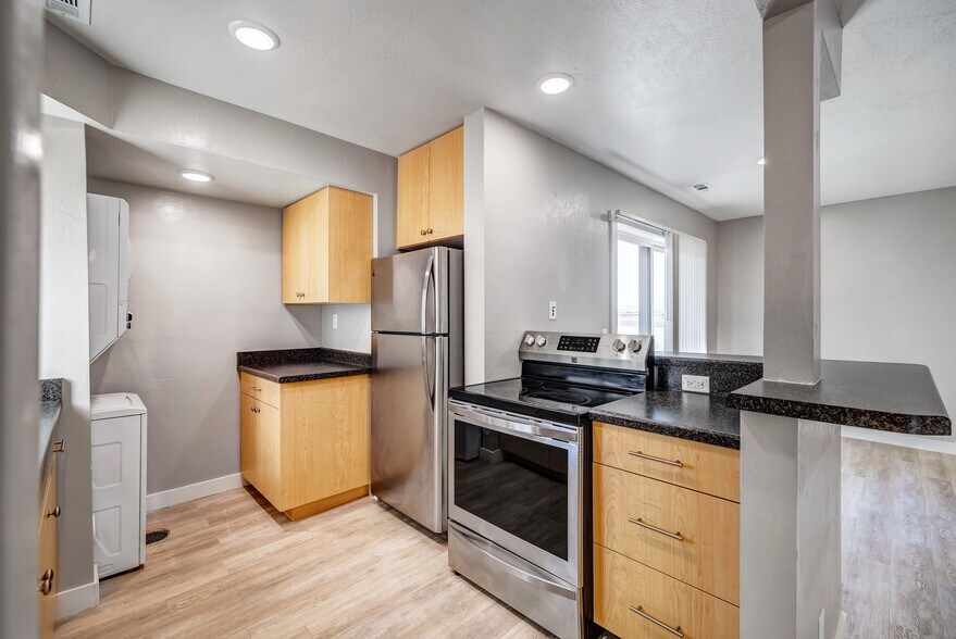 More Photos Of 800 W Highway Dr, Wellington Apartments For Sale