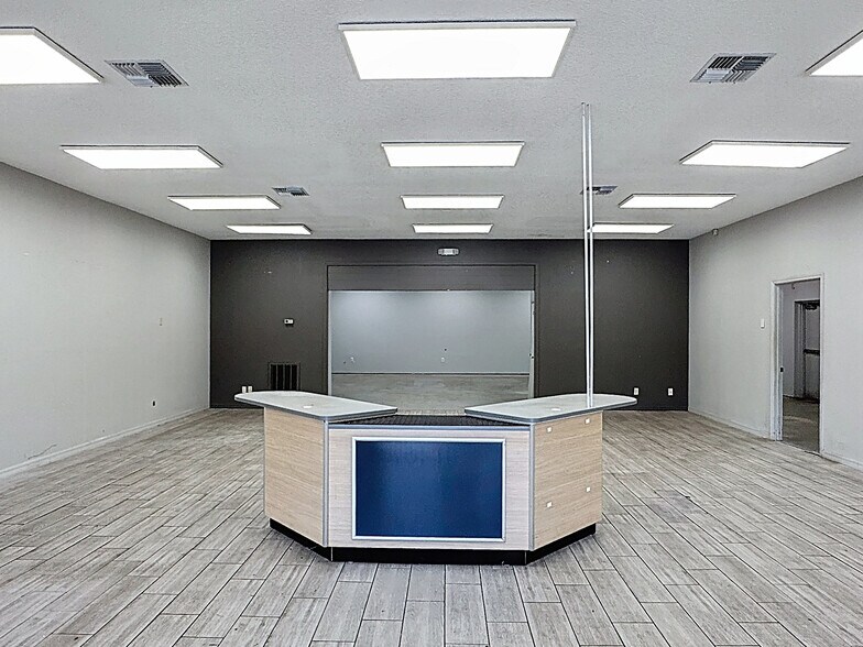 More Photos Of 2418 Highway 44 W, Inverness Storefront For Lease