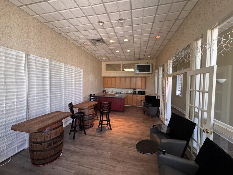 More Photos Of 145 Riley St, Dundee Storefront Retail Office For Sale