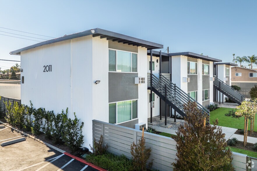 More Photos Of 2011-2013 Charle St, Costa Mesa Apartments For Sale