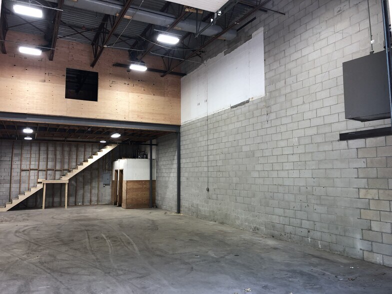 More Photos Of 662 Clark Rd, Tewksbury Warehouse For Lease
