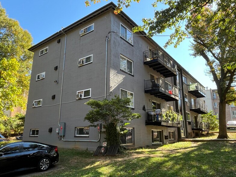 More Photos Of 101 41st St NE, Washington Apartments For Sale