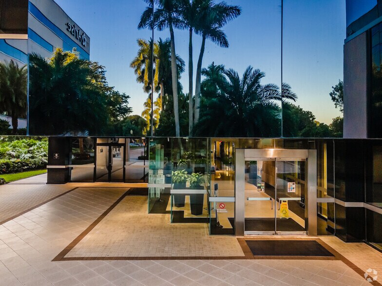 More Photos Of 3400 Lakeside Dr, Miramar Office For Lease