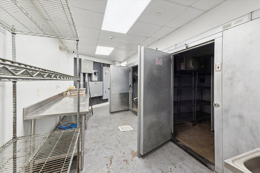 More Photos Of 512 Paterson Plank Rd, Jersey City Restaurant For Sale