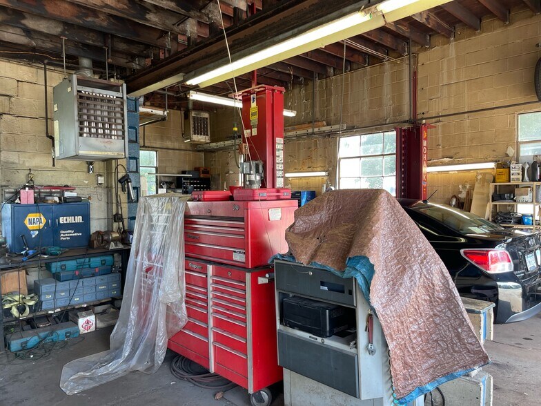 More Photos Of 2400 Ligonier St, Latrobe Auto Repair For Sale