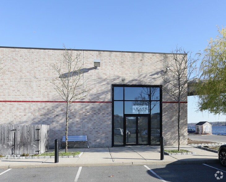 More Photos Of 55 Lumber Rd, Roslyn Flex For Lease