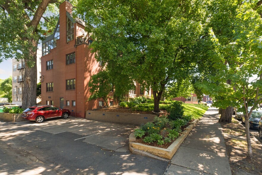 More Photos Of 2124 Dupont Ave S, Minneapolis Loft Creative Space For Lease
