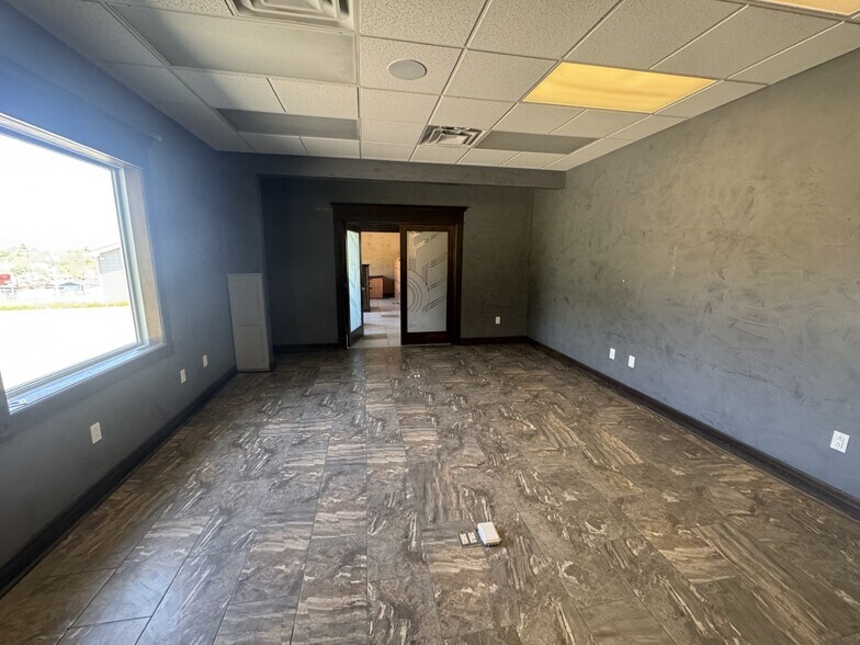 More Photos Of 7 Oakwood Dr, Scranton Storefront Retail Office For Sale