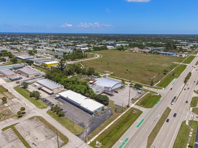 More Photos Of 4461 SE Federal Hwy, Stuart Freestanding For Sale