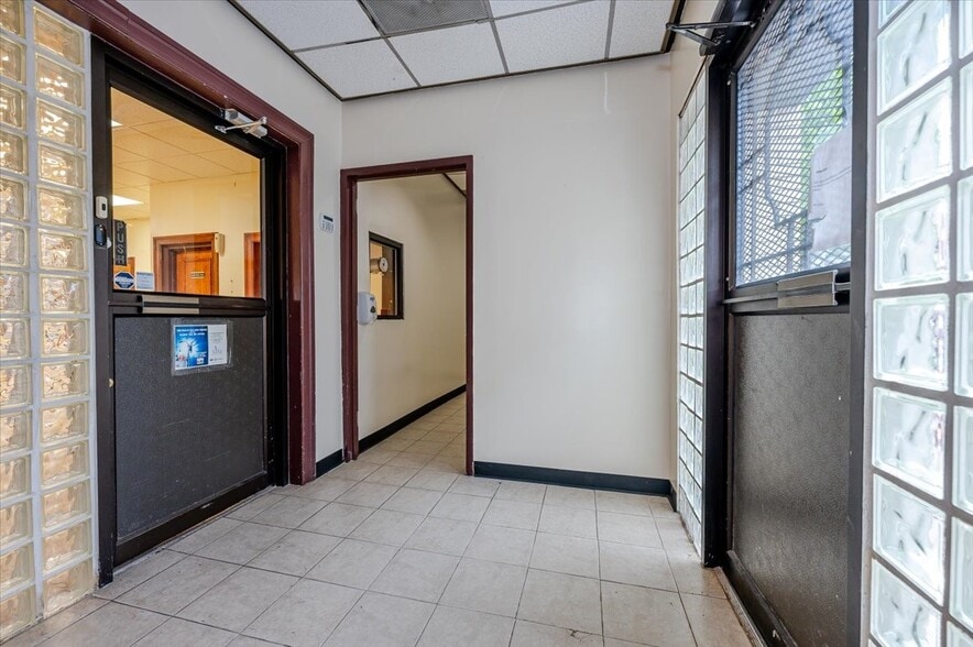 More Photos Of 2811 Zulette Ave, Bronx Office For Sale