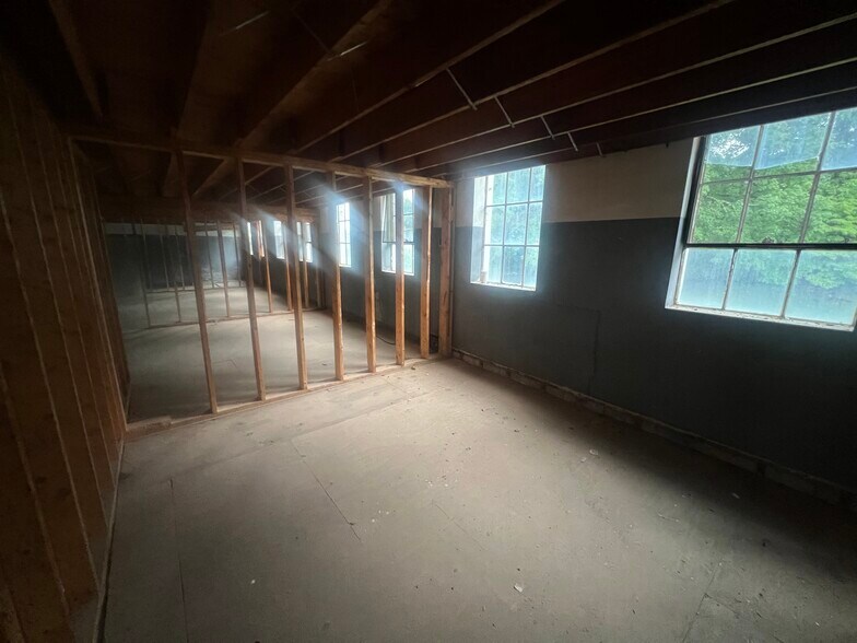 More Photos Of 2763 Highway 6, Slate Hill Warehouse For Sale