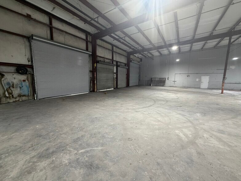 More Photos Of 2402 Clark St, Apopka Manufacturing For Lease
