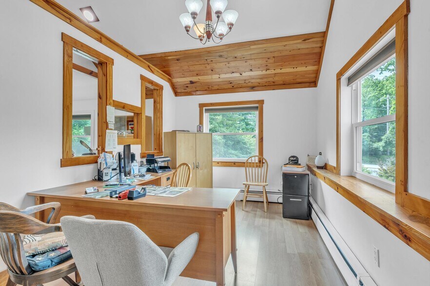 More Photos Of 277 W Baltimore Pike, Media Office For Sale