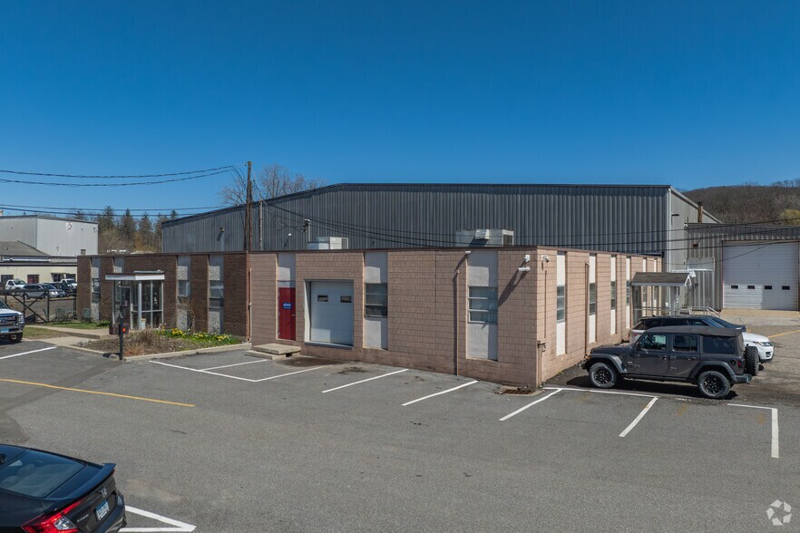 More Photos Of 32 Henry St, Bethel Warehouse For Lease