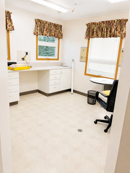More Photos Of 825 W US-10, Scottville Office For Lease