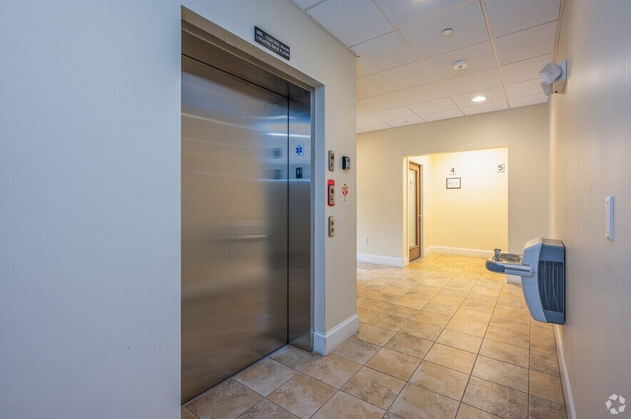 More Photos Of 68 Evergreen St, Kingston Medical For Lease
