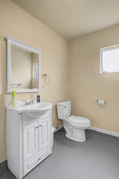 More Photos Of 330 Main Ave E, Soap Lake Freestanding For Lease