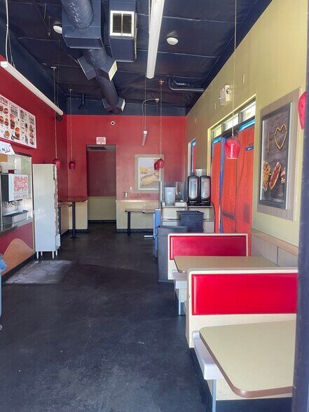 More Photos Of 1400 E Noble Ave, Visalia Fast Food For Sale