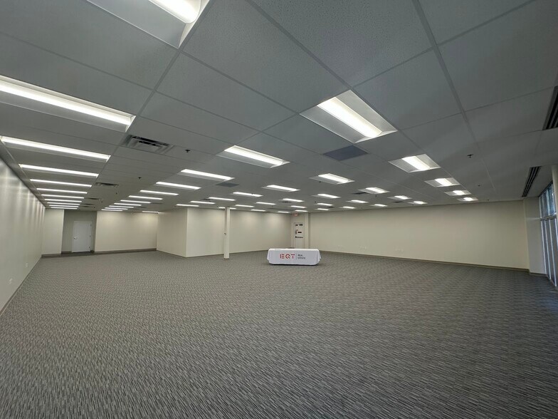 More Photos Of 7475 Chancellor Dr, Orlando Warehouse For Lease