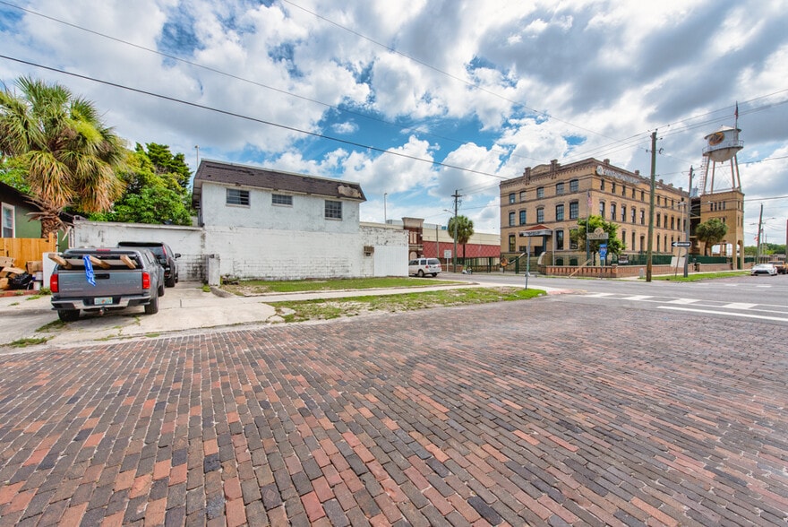 More Photos Of 1406 N Howard Ave, Tampa Office For Sale