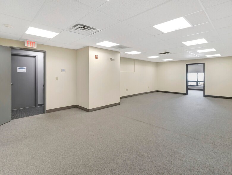 More Photos Of 125 High St, Mansfield Light Distribution For Lease