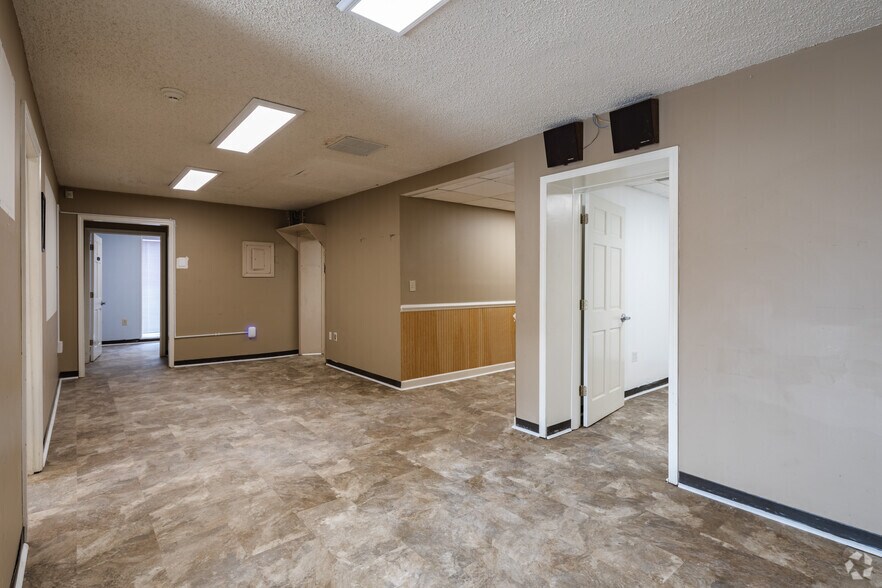 More Photos Of 13031 Veterans Memorial Hwy, Douglasville Warehouse For Lease