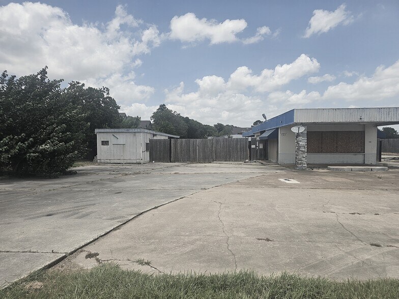 Primary Photo Of 9901 W Fairmont Pky, La Porte Service Station For Sale