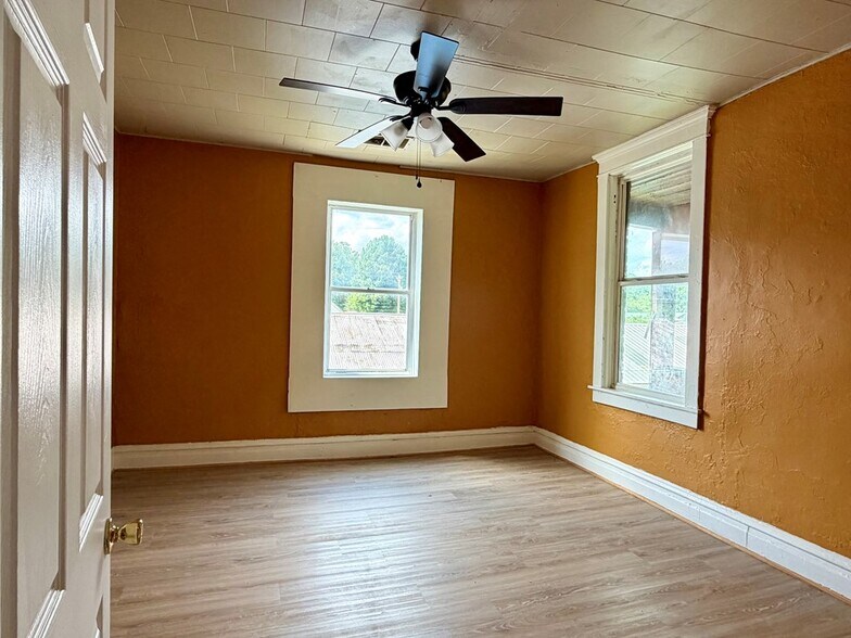 More Photos Of 484 Route 302, West Van Lear Specialty For Sale