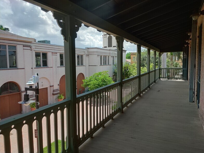 More Photos Of 1115 E Washington St, Brownsville General Retail For Sale