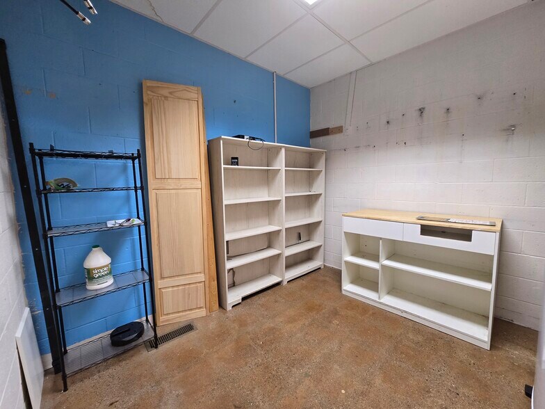 More Photos Of 2758 Coolidge Hwy, Berkley Storefront For Sale
