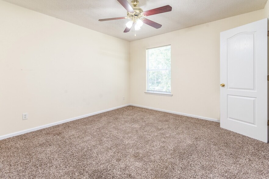 More Photos Of 1533 Woodard St, Valdosta Apartments For Sale