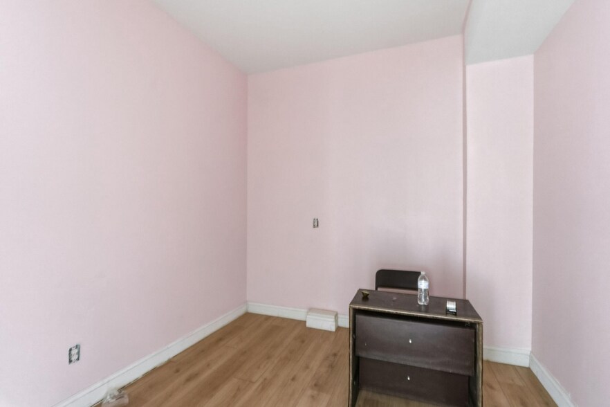 More Photos Of 2090 Blue Bell Rd, Williamstown Flex For Sale