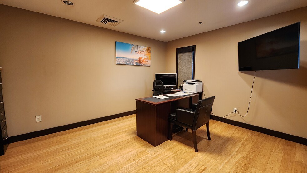 More Photos Of 4309 SW Oakridge Rd, Lake Oswego Medical For Sale