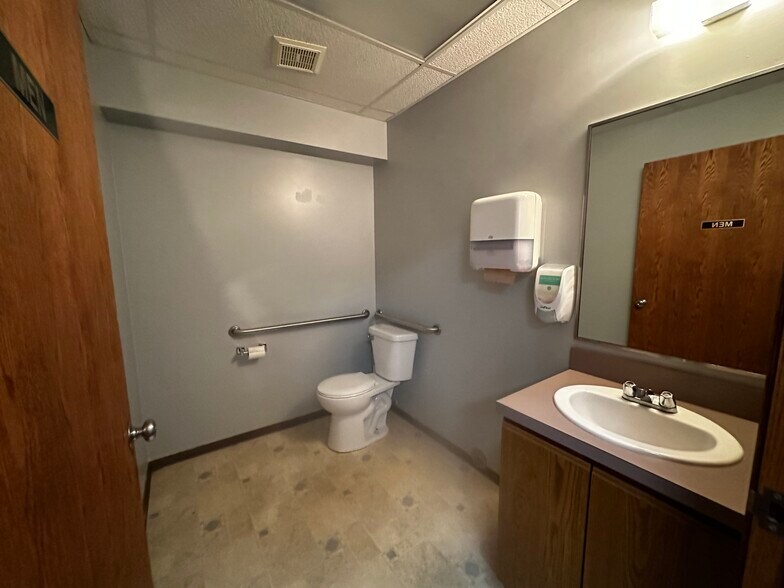 More Photos Of 8343 E 32nd St N, Wichita Office For Lease