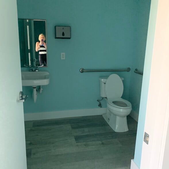 More Photos Of 17001 Alico Commerce Ct, Fort Myers Warehouse For Lease