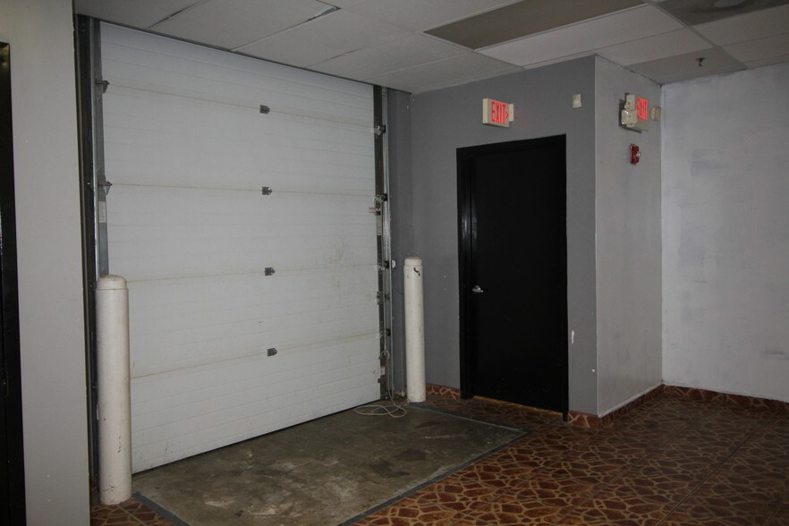 More Photos Of 3852 Dulles South Ct, Chantilly Warehouse For Lease