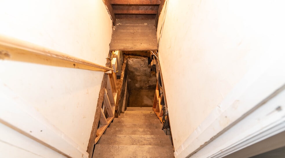 More Photos Of 3409 Greenmount Ave, Baltimore Storefront For Sale