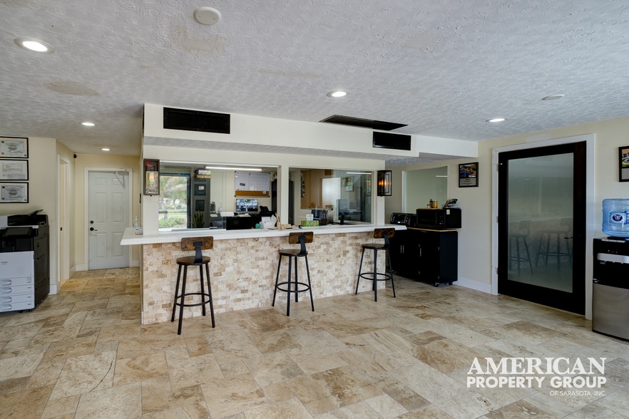 More Photos Of 520 Colonia Ln E, Nokomis Showroom For Sale