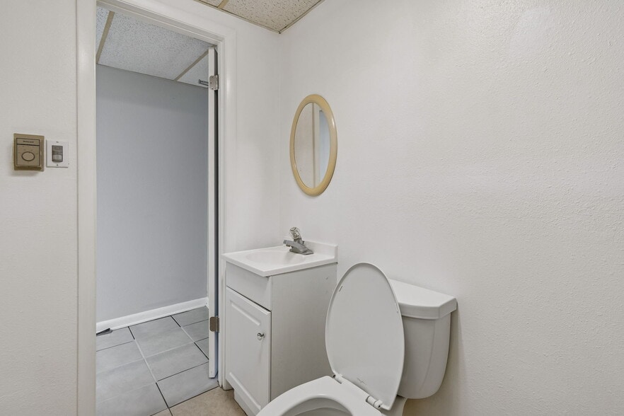More Photos Of 1408 W Linebaugh Ave, Tampa Office Residential For Sale
