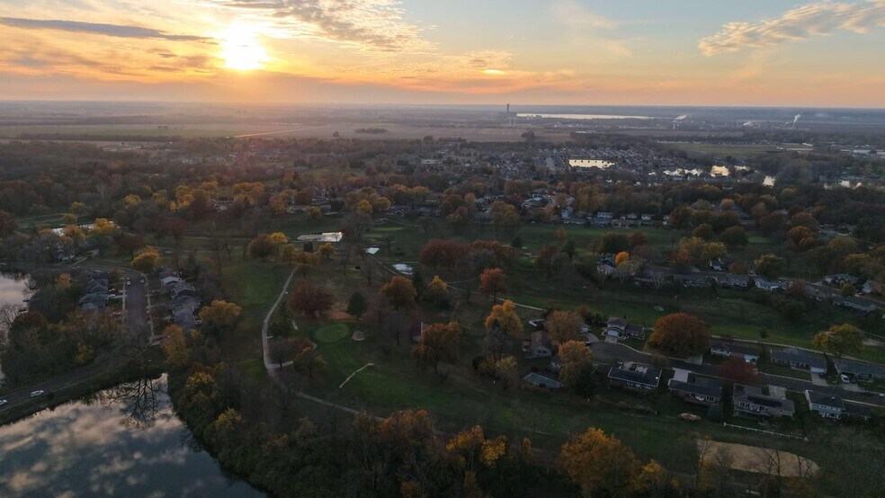 More Photos Of 1620 Summit Dr, Pekin Golf Course Driving Range For Sale