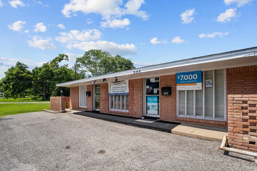 More Photos Of 205 E Denman Ave, Lufkin Flex For Sale