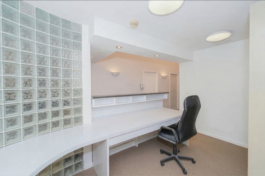 More Photos Of 107 Nelson Ave, Staten Island Office For Lease