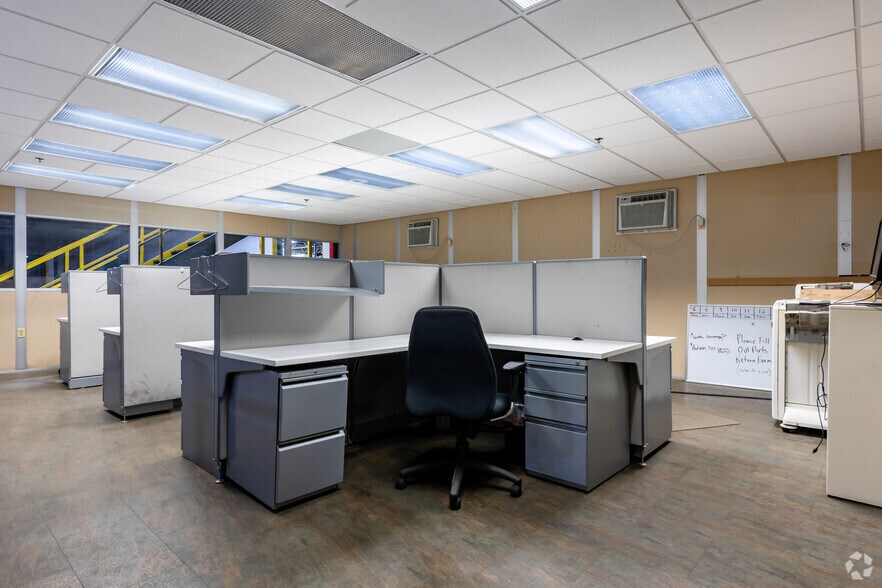 More Photos Of 8200 Ridgefield Rd, Crystal Lake Manufacturing For Sale
