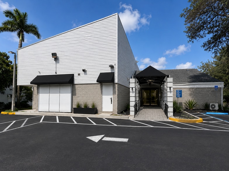 Primary Photo Of 230 S Dixie Hwy, Hallandale Beach Medical For Lease