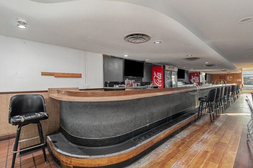More Photos Of 1220 Rice St, Saint Paul Supermarket For Sale