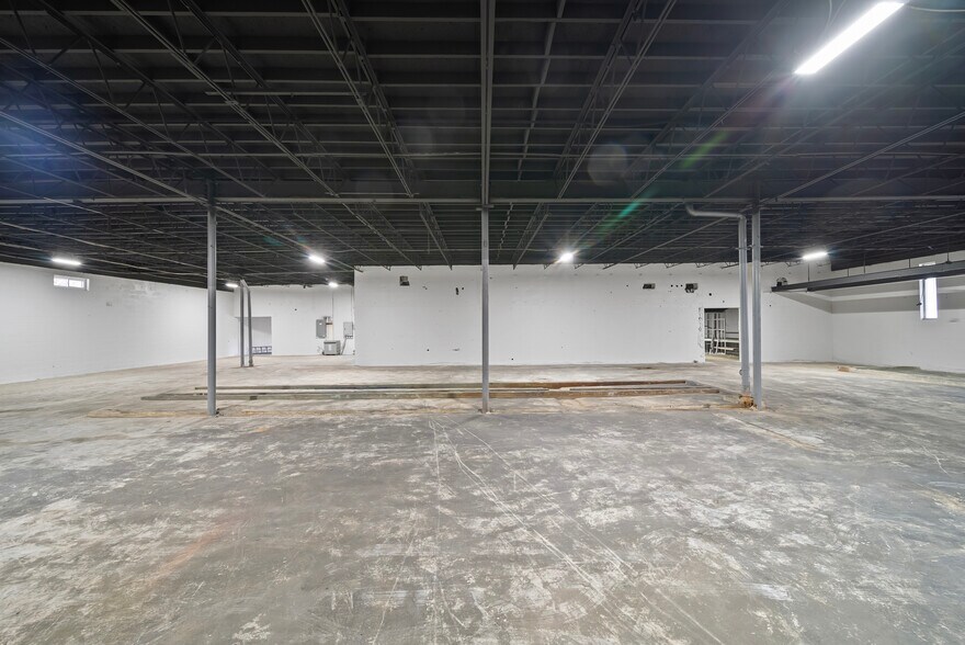 More Photos Of 174 N Main St, Franklin Light Manufacturing For Sale