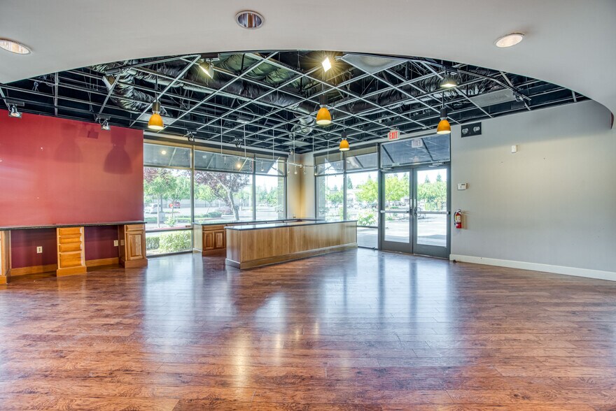 More Photos Of 7075 N West Ave, Fresno Freestanding For Lease