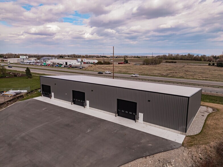 More Photos Of 4113 648 N, Rigby Warehouse For Lease